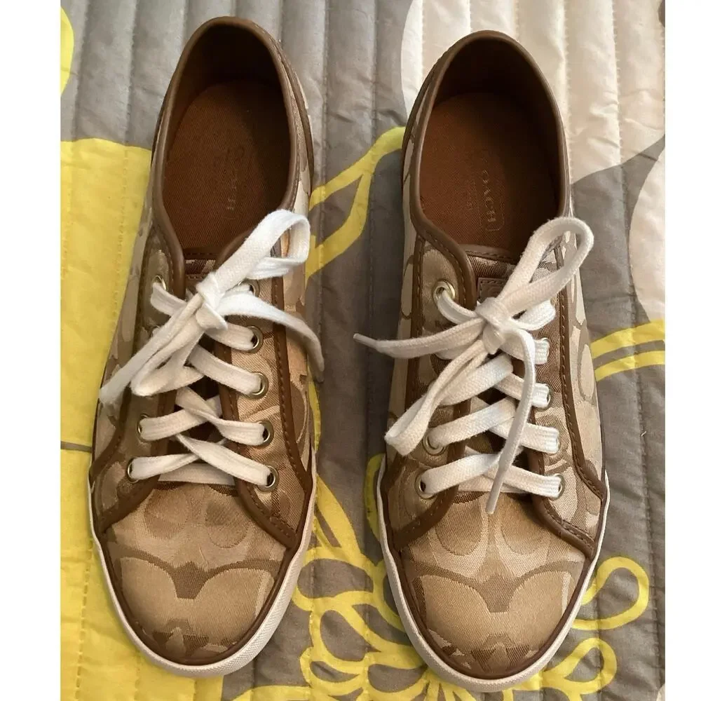 Coach Dee Signature Canvas Sneakers Sz 7B